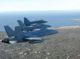 F-18C Hornet, F-16AM Fighting Falcon y JAS-39C Gripen forman durante el ACE 2013. Imagen: Forsvaret