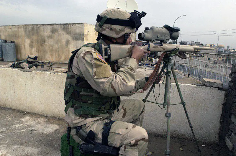 Equipo de tiradores avanzados en tarea de sobre-vigilancia, Irak. Imagen: US Army - Sgt Jeremiah Jhonson.