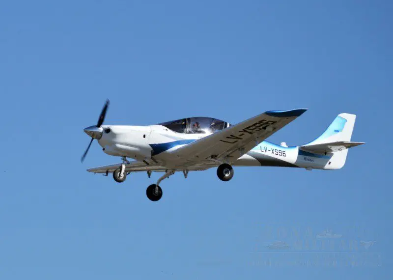 IA-100 durante su primer vuelo. Su evolución al IA-74 apunta a satisfacer tanto las necesidades de la FAA como del mercado civil. Imagen: Zona-Militar.