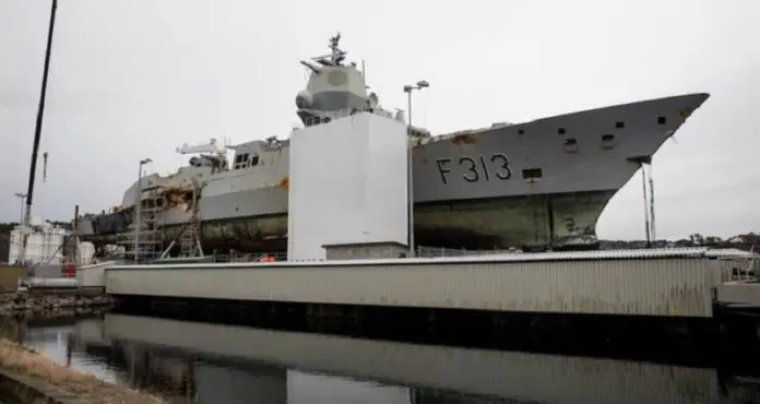 KNM «Helge Ingstad» regresó a la estación naval de Haakonsvern el 3 de marzo de 2019 (Crédito: Bendik Skogli, Fuerzas Armadas de Noruega)
