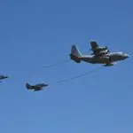 KC130 y A4AR-OA4AR vistos en el desfile aéreo del 10 de agosto de 2021. Créditos: argentina.gob.ar