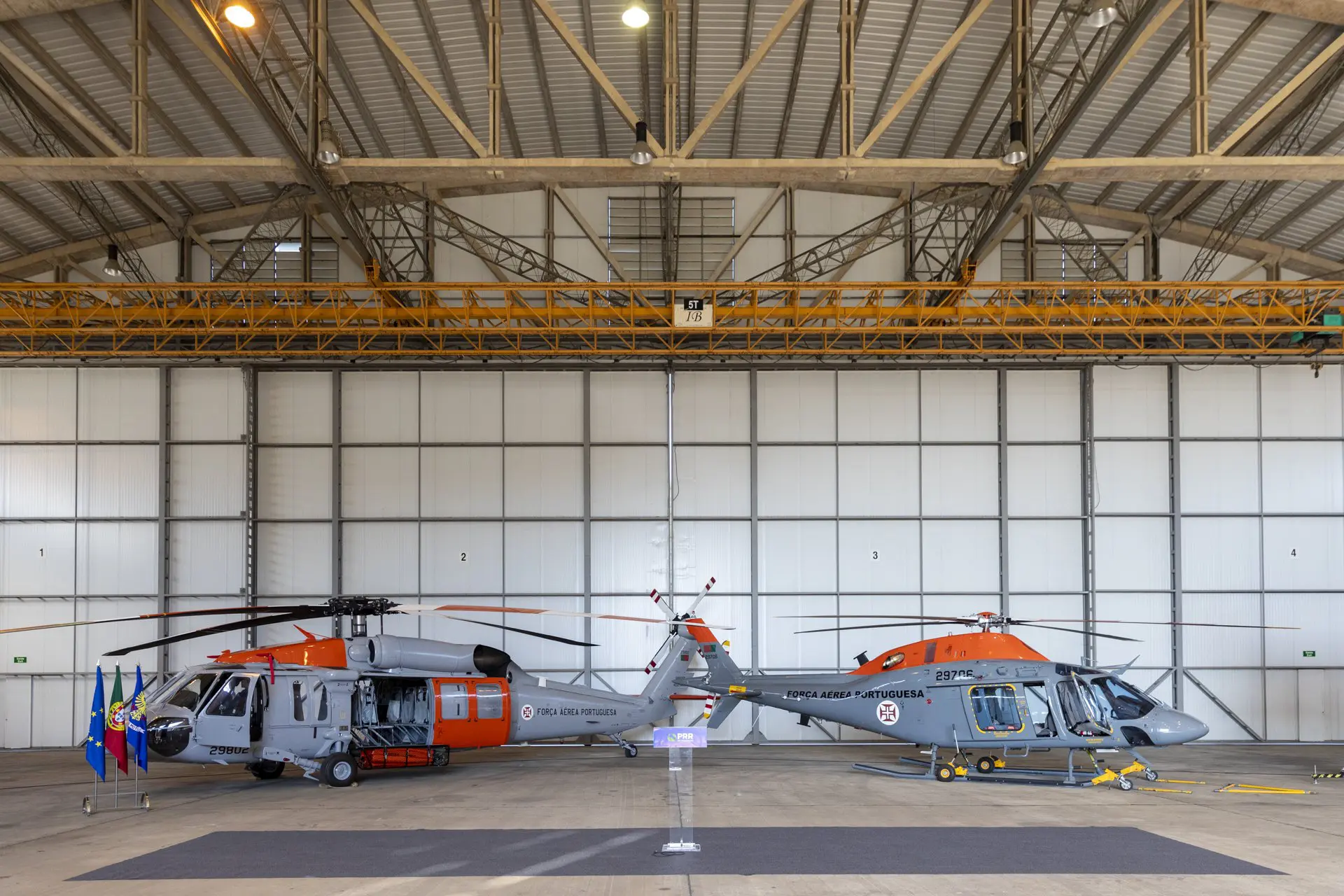 La Fuerza Aérea de Portugal recibe helicópteros UH-60A Black Hawk y AW119 Koala para la lucha contra incendios rurales