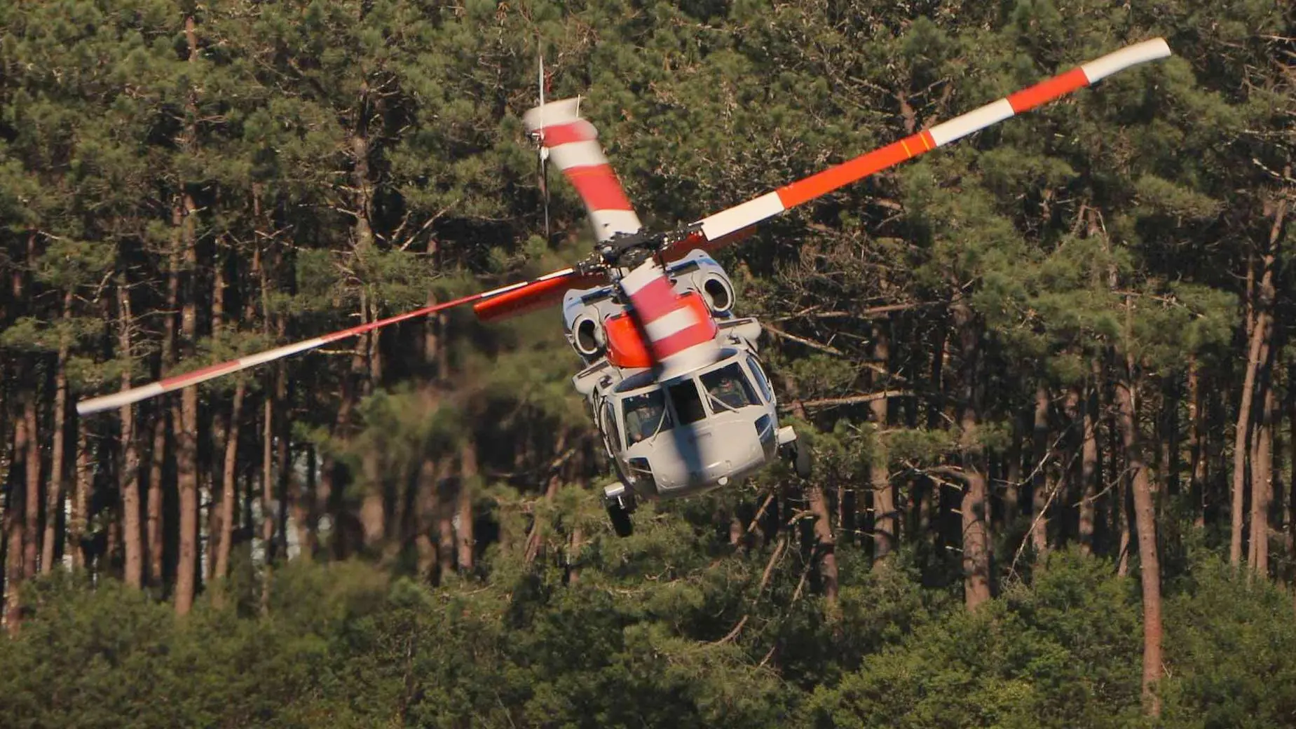 Primer vuelo operacional de los nuevos helicópteros UH-60A Black Hawk de la Fuerza Aérea Portuguesa