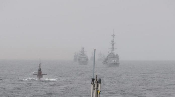 Los submarinos Gotland y U33 encabezan la formación de buques que tomarán parte del ejercicio Dynamic Mongoose 2015. Imagen: OTAN