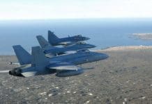 F-18C Hornet, F-16AM Fighting Falcon y JAS-39C Gripen forman durante el ACE 2013. Imagen: Forsvaret