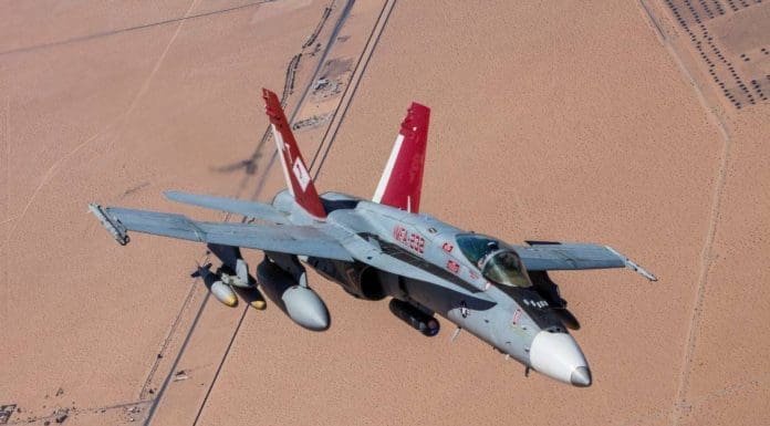 F-18C Hornet perteneciente al MAWST-1 durante un vuelo de instrucción. El Hornet es la columna vertebral de la aviación de combate de la USN y del USMC. Imagen: Cpl. William Waterstreet