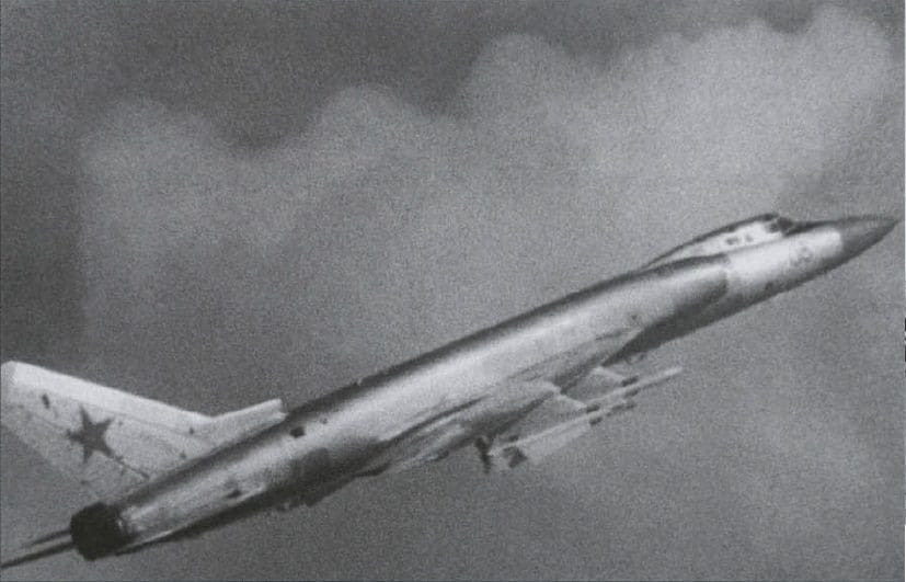 Tu-128-operativos_01.jpg