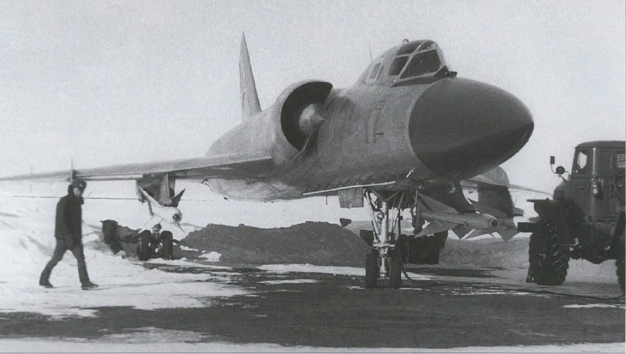 Tu-128-operativos_05.jpg
