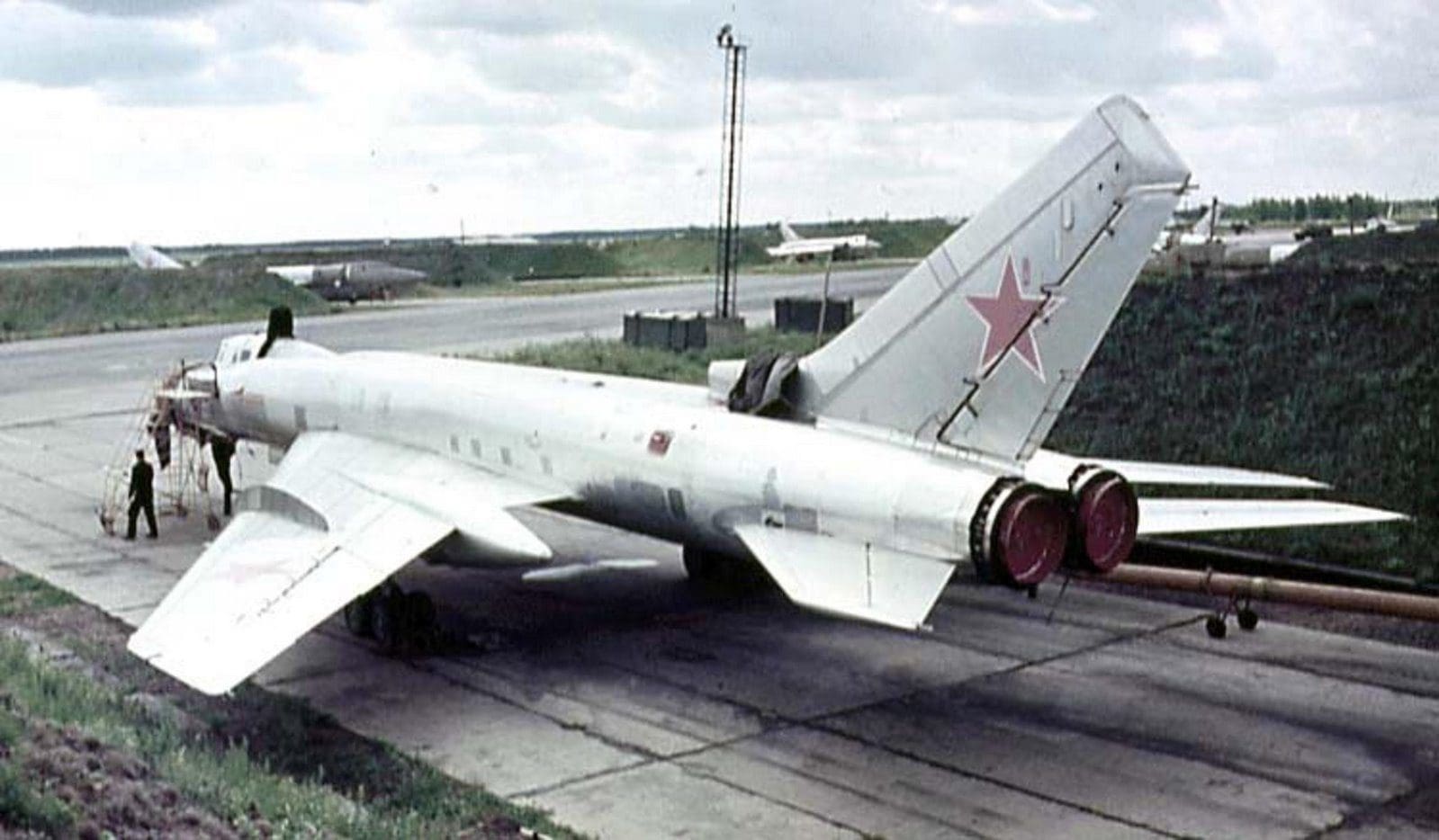 tu128-17-300.jpg