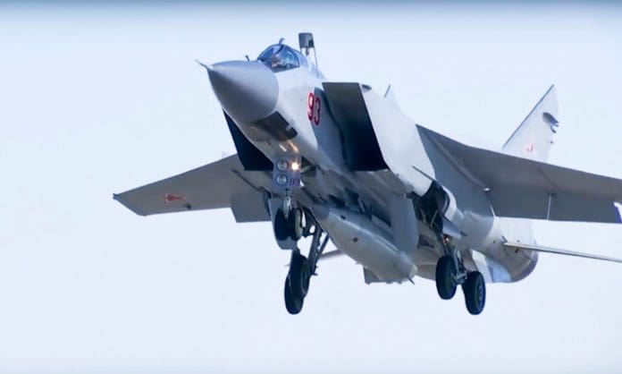 MiG-31-y-Kinzhal-696x418.jpg