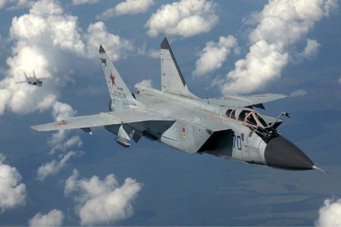 Russian_Air_Force_MiG-31_inflight_Pichugin-696x463.jpg