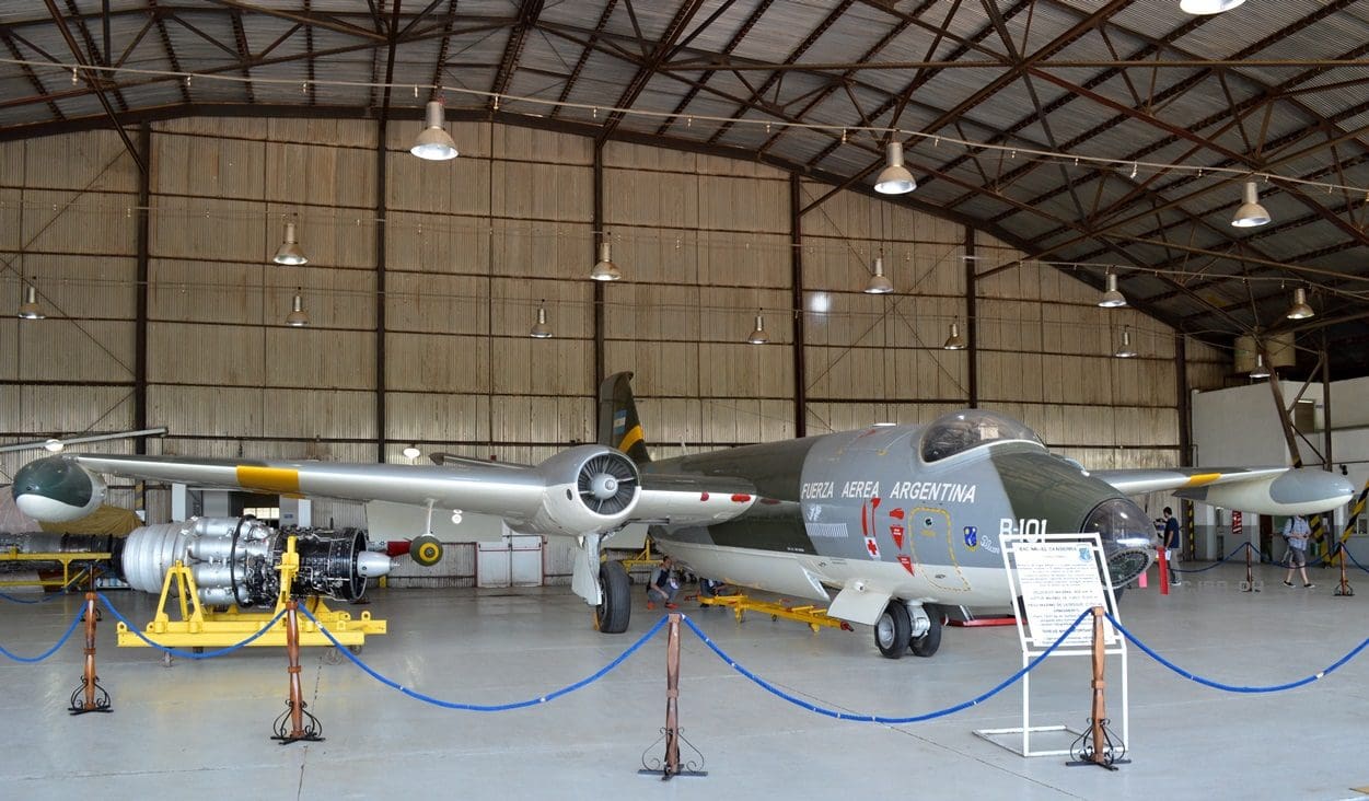 Canberra-B-101-Pel%C3%ADcano-ESFA-2.jpg