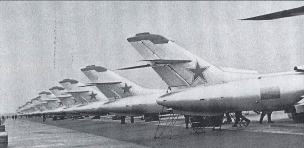 Yak-25M-A%C3%B1os-50.jpg