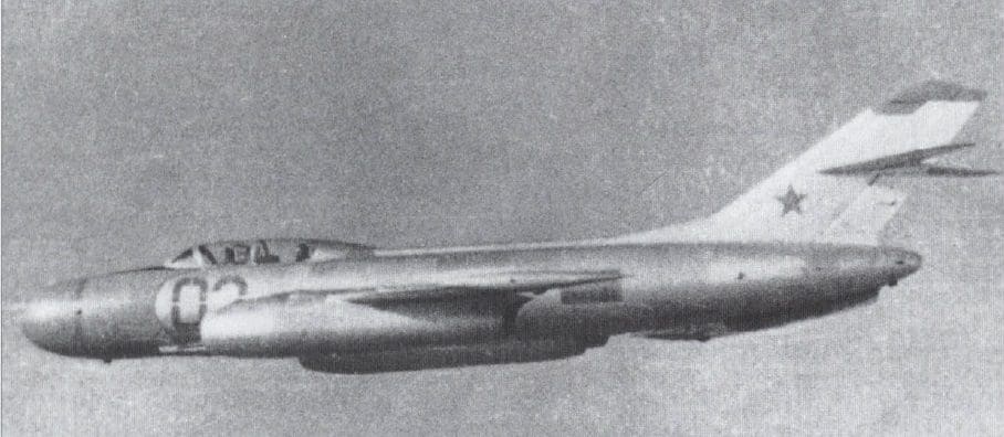 Yak-25M-PVO-en-vuelo.jpg