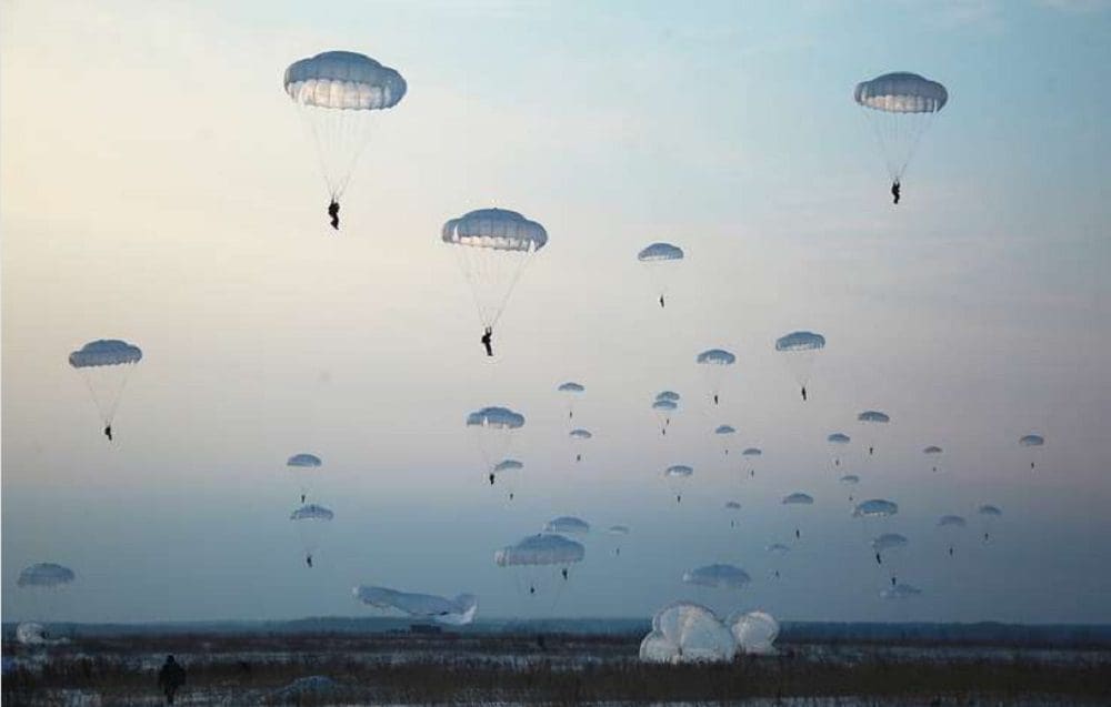 Resultado de imagen de ejercicios de paracaidistas en Crimea