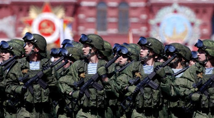 Putin advirtió que podría ser necesario convocar al Ejército en medio del aumento diario de casos por Covid-19