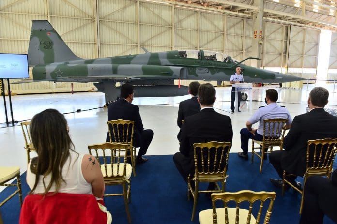 F-5FM-Creditos-Embraer-696x463.jpg