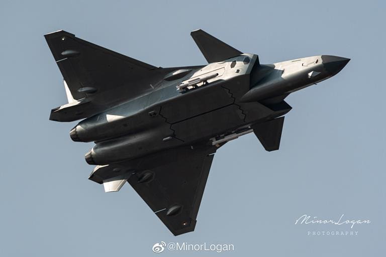 Chengdu-J-20A_11.jpg