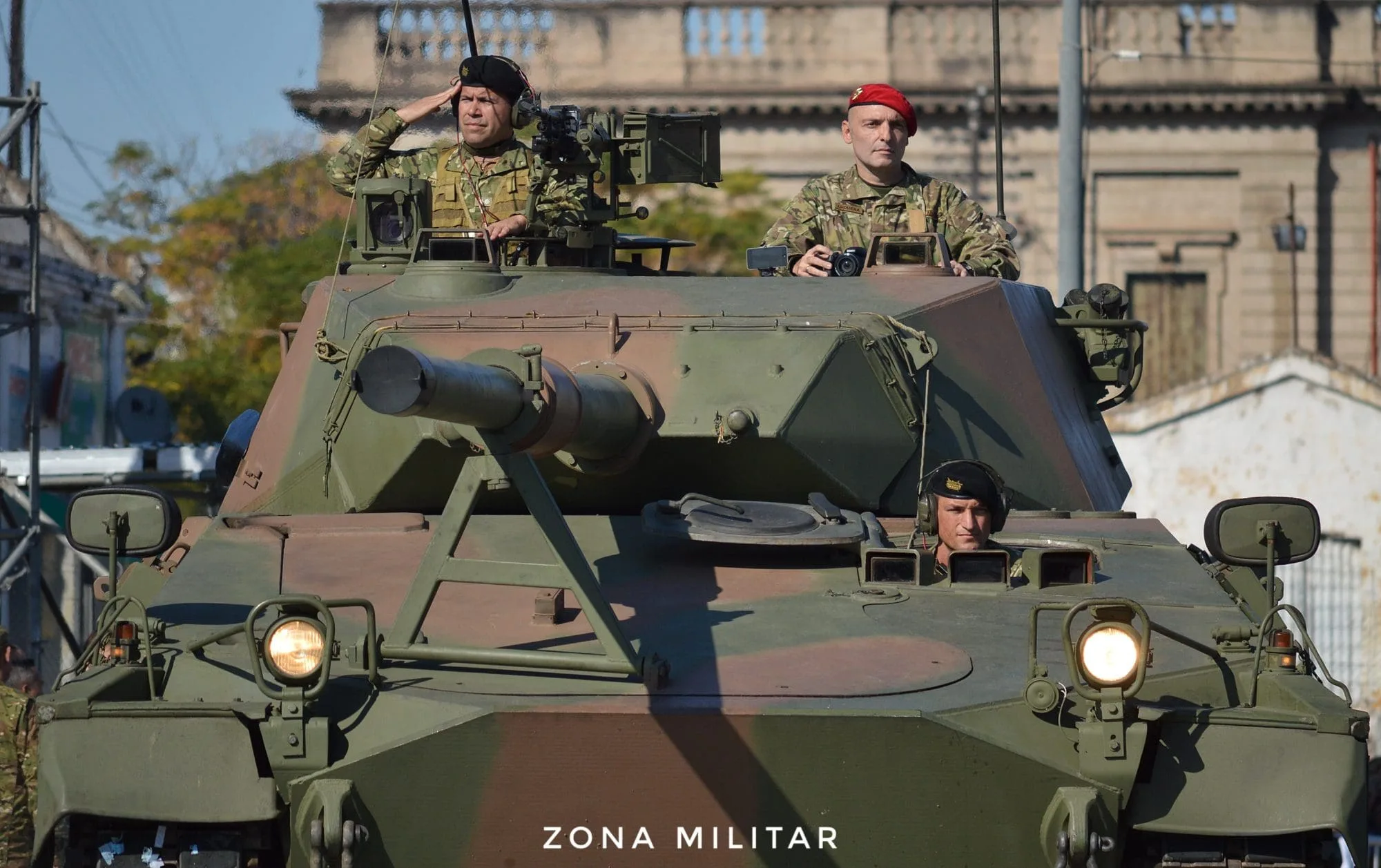 www.zona-militar.com
