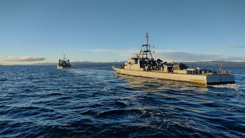 Unidades Navales del Área Naval Austral realizaron maniobras en el