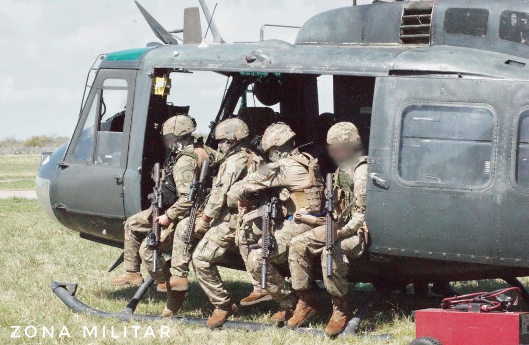 Comandos-UH-1H-1068x696.jpg