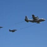 KC130 y A4AR-OA4AR vistos en el desfile aéreo del 10 de agosto de 2021. Créditos: argentina.gob.ar