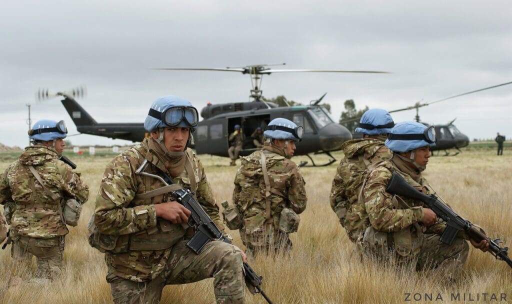 Demostración de capacidades conjuntas:  la Armada y el Ejército en la Fuerza de Paz “Cruz del Sur”