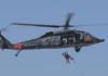 UH-60 de la FACH en maniobra de Fast Rope. Créditos: Helosmag