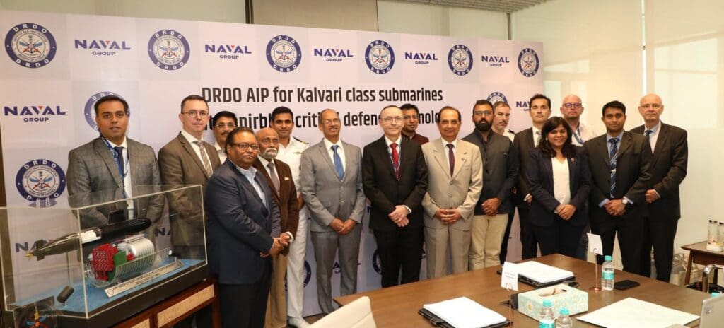 Celebración del acuerdo entre Naval Group y la DRDO por la incoporacion de la tecnologia AIP en los submarinos clase Kalvari. Creditos: Naval News
