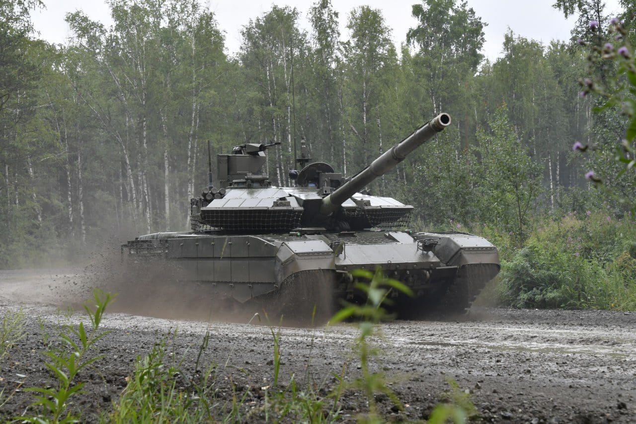 The T-90M tanks of the Russian Ground Forces are beginning to be
