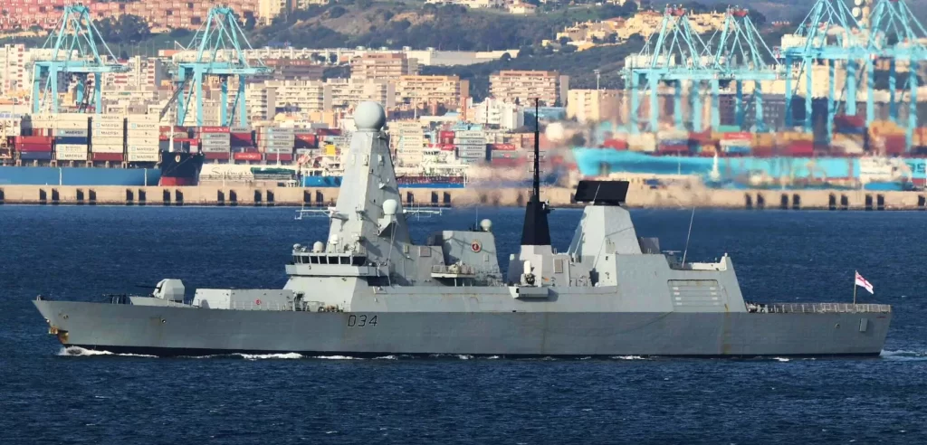 El destructor HMS Diamond de la Real Armada británica derribó un drone