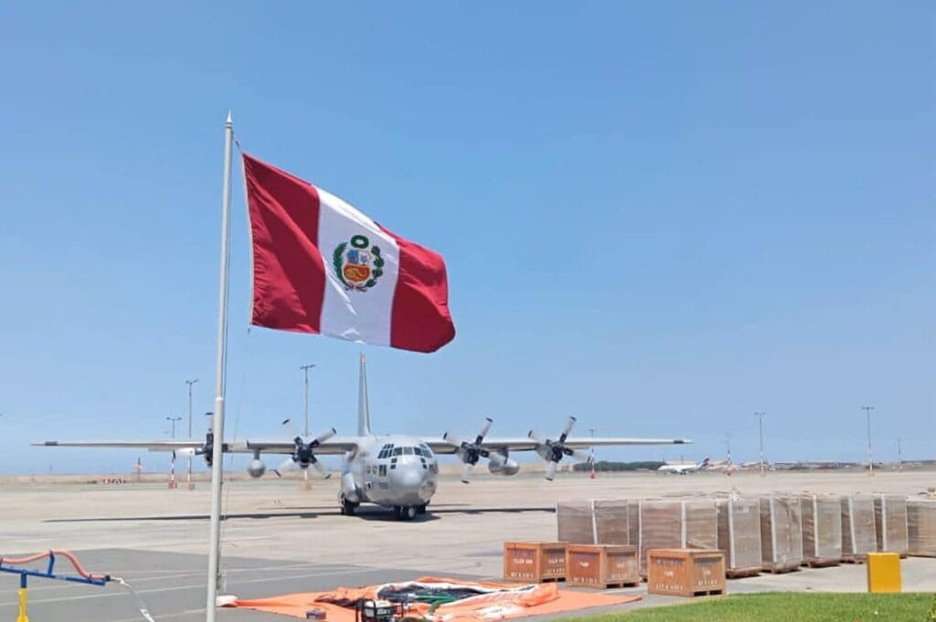 FUERZA AÉREA DE PERÚ - Página 7 C-130-Hercules-Colombiana-Guardian-Fuerza-Aerea-del-Peru-3-1024x681