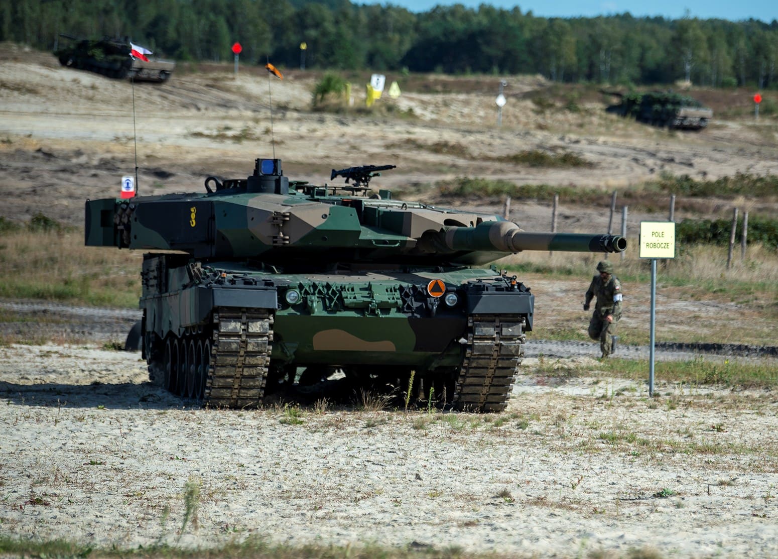 Polskie siły lądowe otrzymały w 2023 roku 18 czołgów Cheetah 2PL zmodernizowanych lokalnie przez Bumar Labedi.