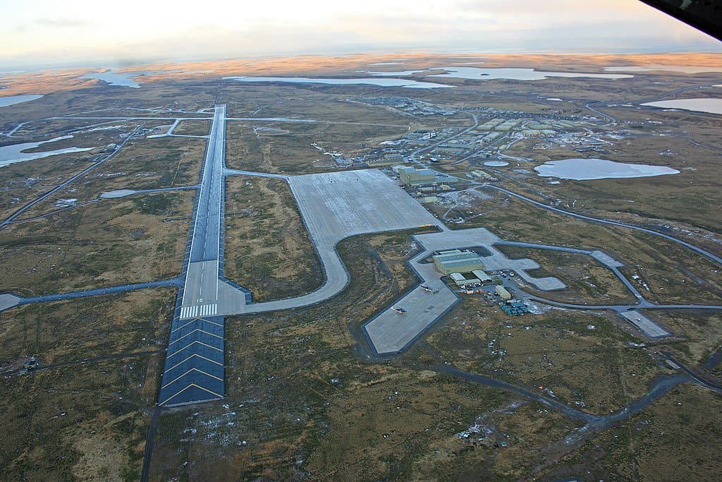 Vista aérea de la Base de Mount Pleasant. Créditos: Donald Morrison vía Wikipedia