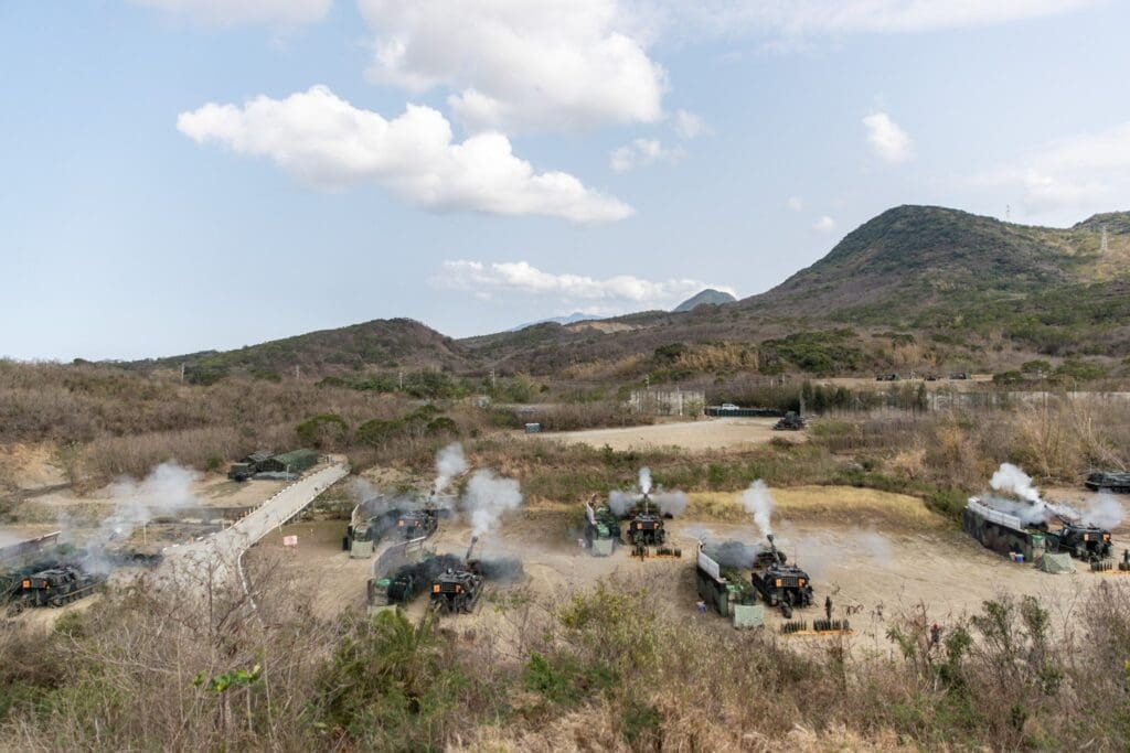 Image of bright lights ⁢in the night‍ sky