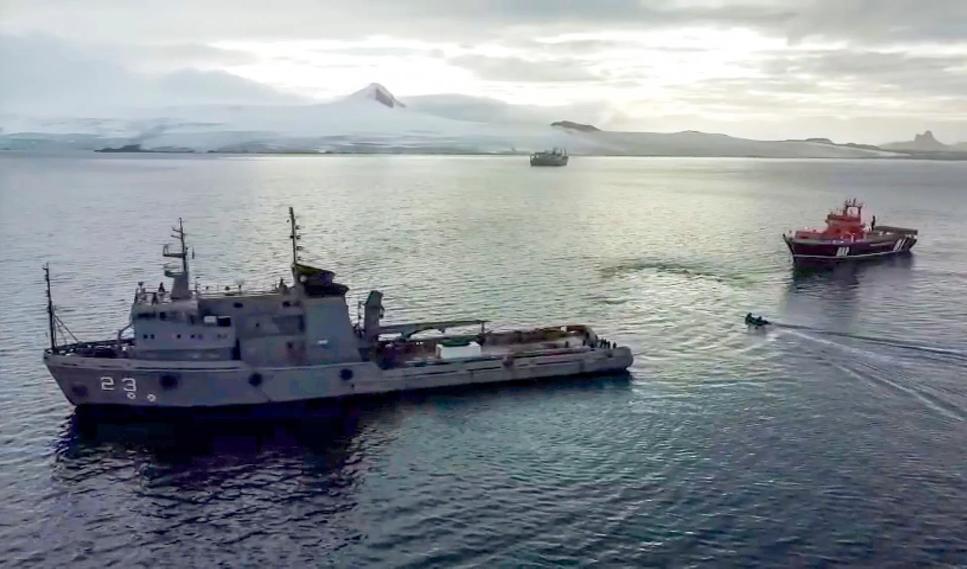 ARA “Bahía Agradable” asiste a buque chileno M/V “Betanzos” - Armada Argentina