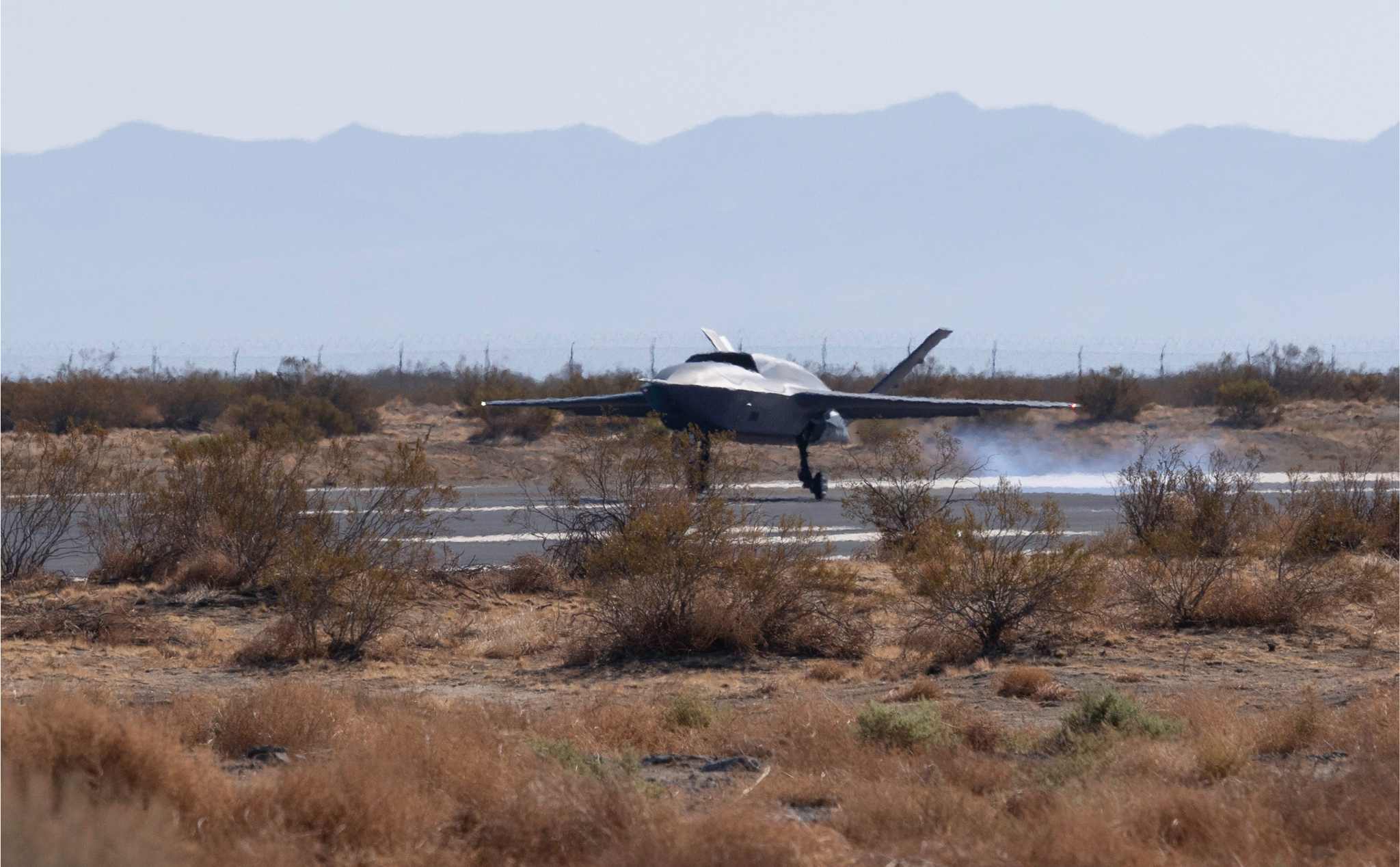 Un dron de combate colaborativo YFQ-42A