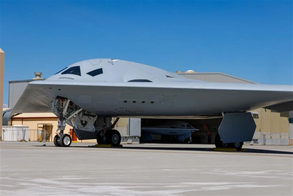Uno de los nuevos bombarderos B-21 Raider de la USAF