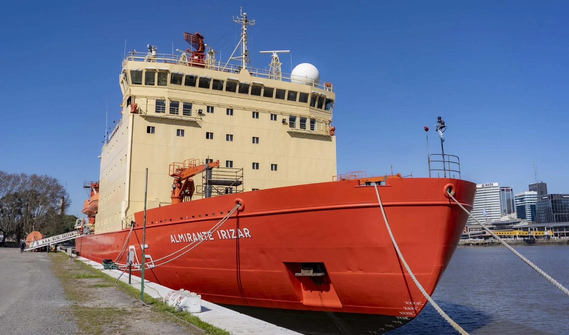 Rompehielos ARA Almirante Irízar – Armada Argentina.-