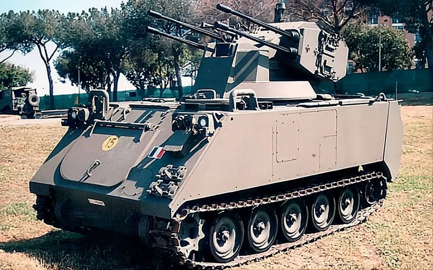 un sistema antiaéreo italiano SIDAM 25