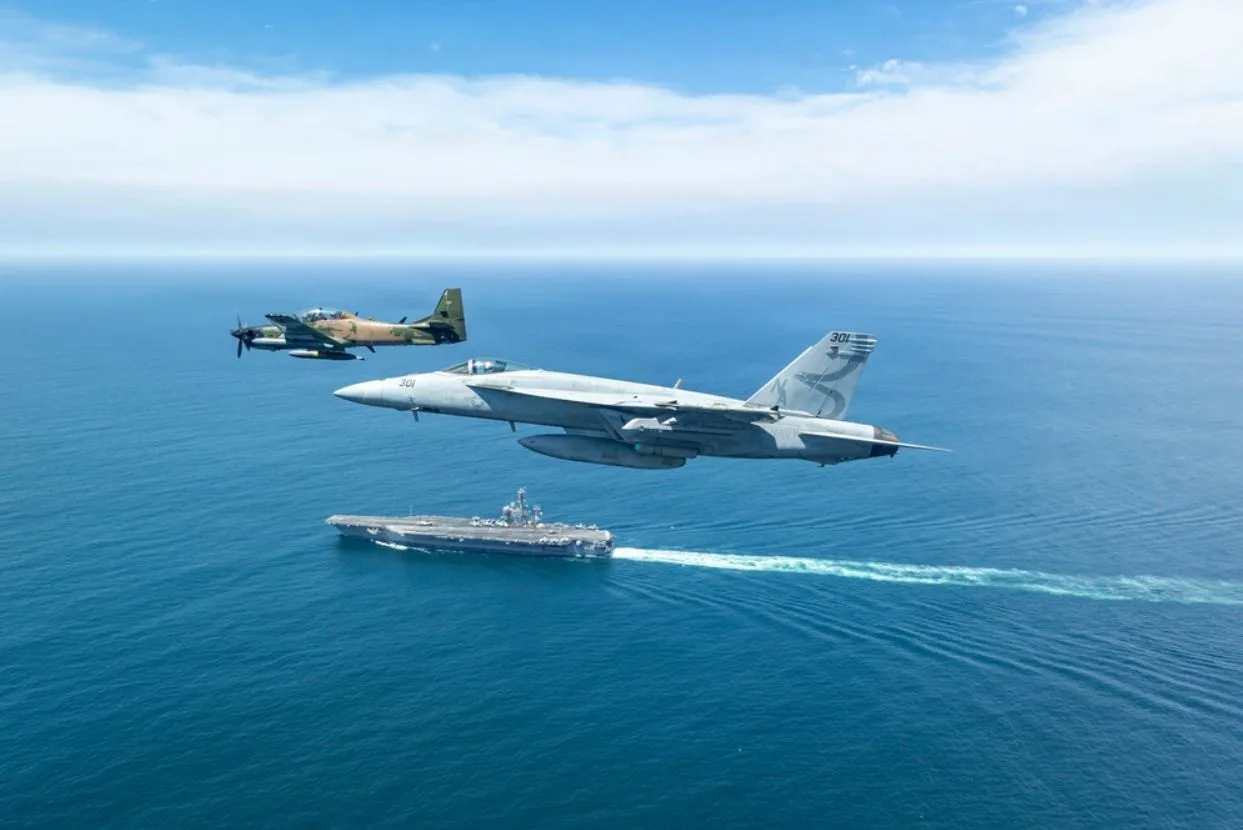 F/A-18 y A-29 - DVIDS